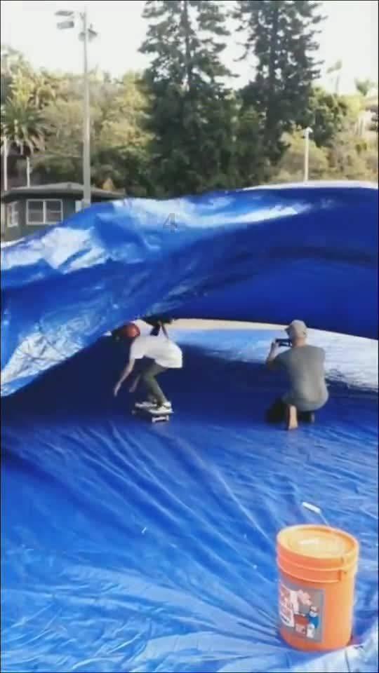 夏季热带海滩逃生